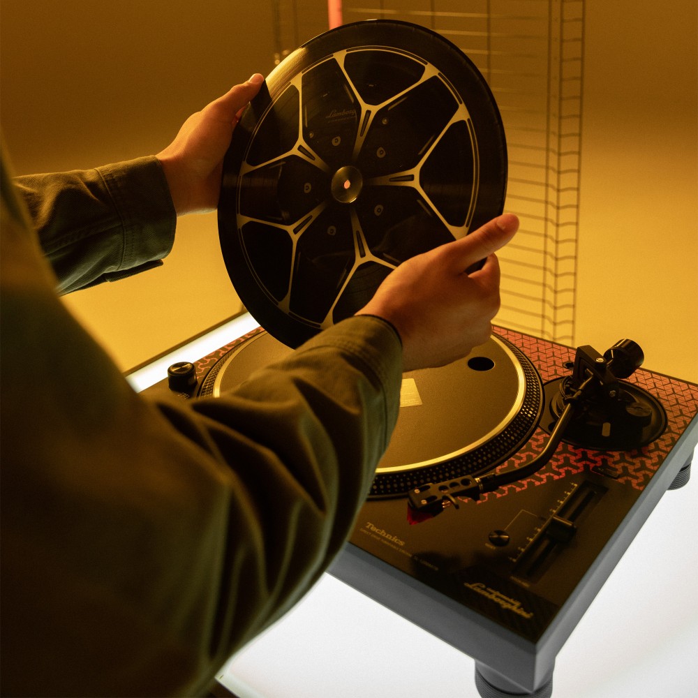 Technics SL-1200M7PED Lamborghini Orange