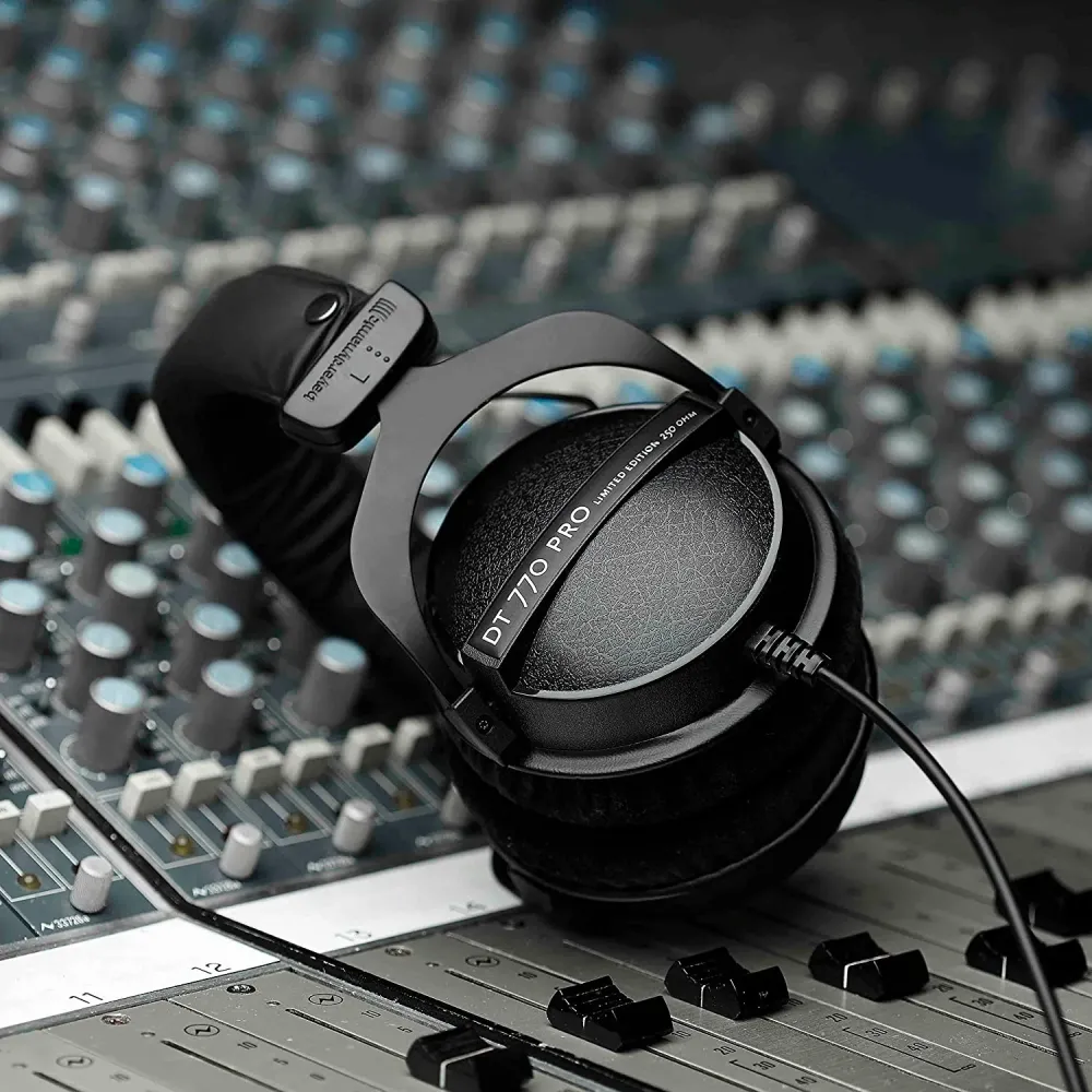 Beyerdynamic DT 770 PRO Black Limited Edition 250 Ohm