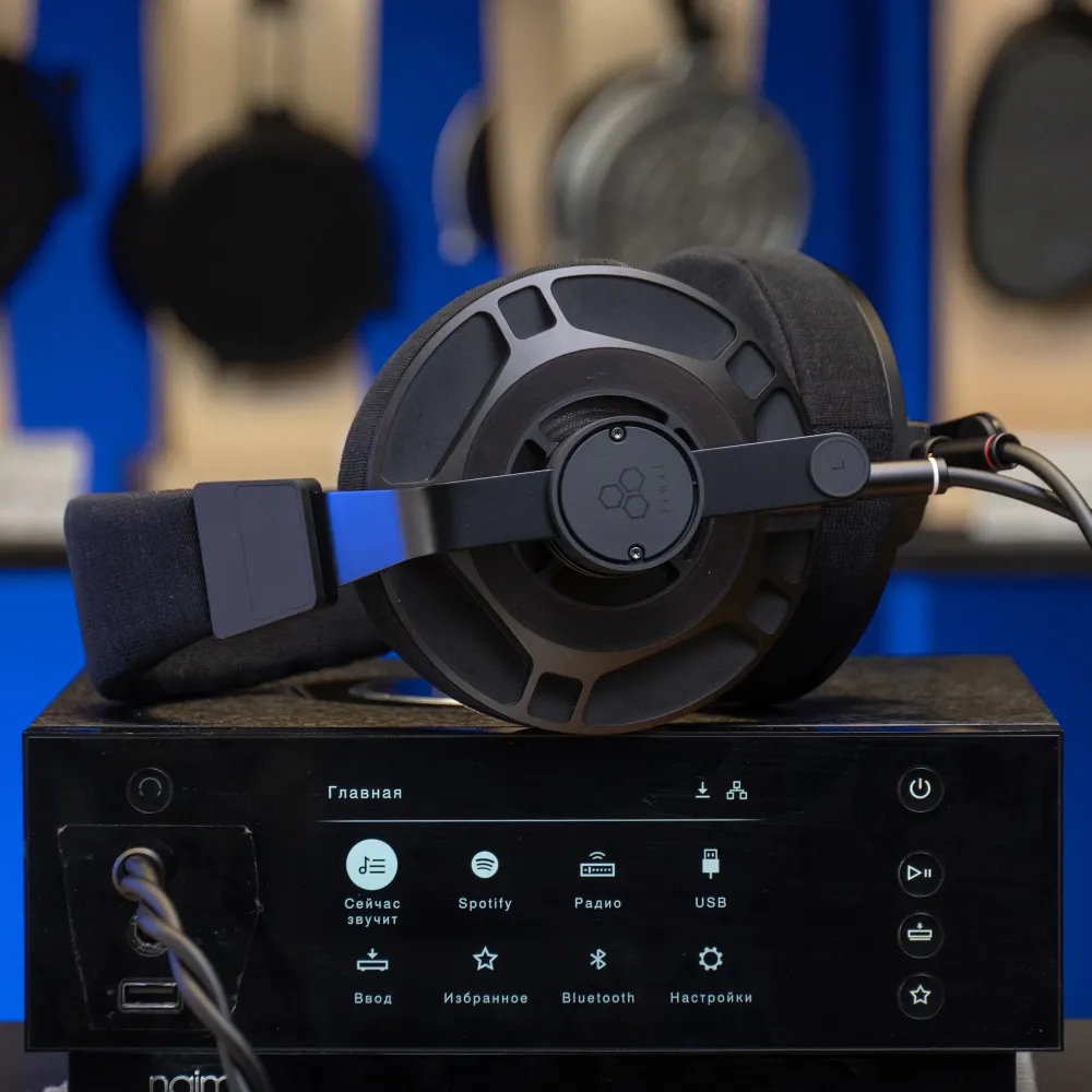 Final Audio D7000 Black