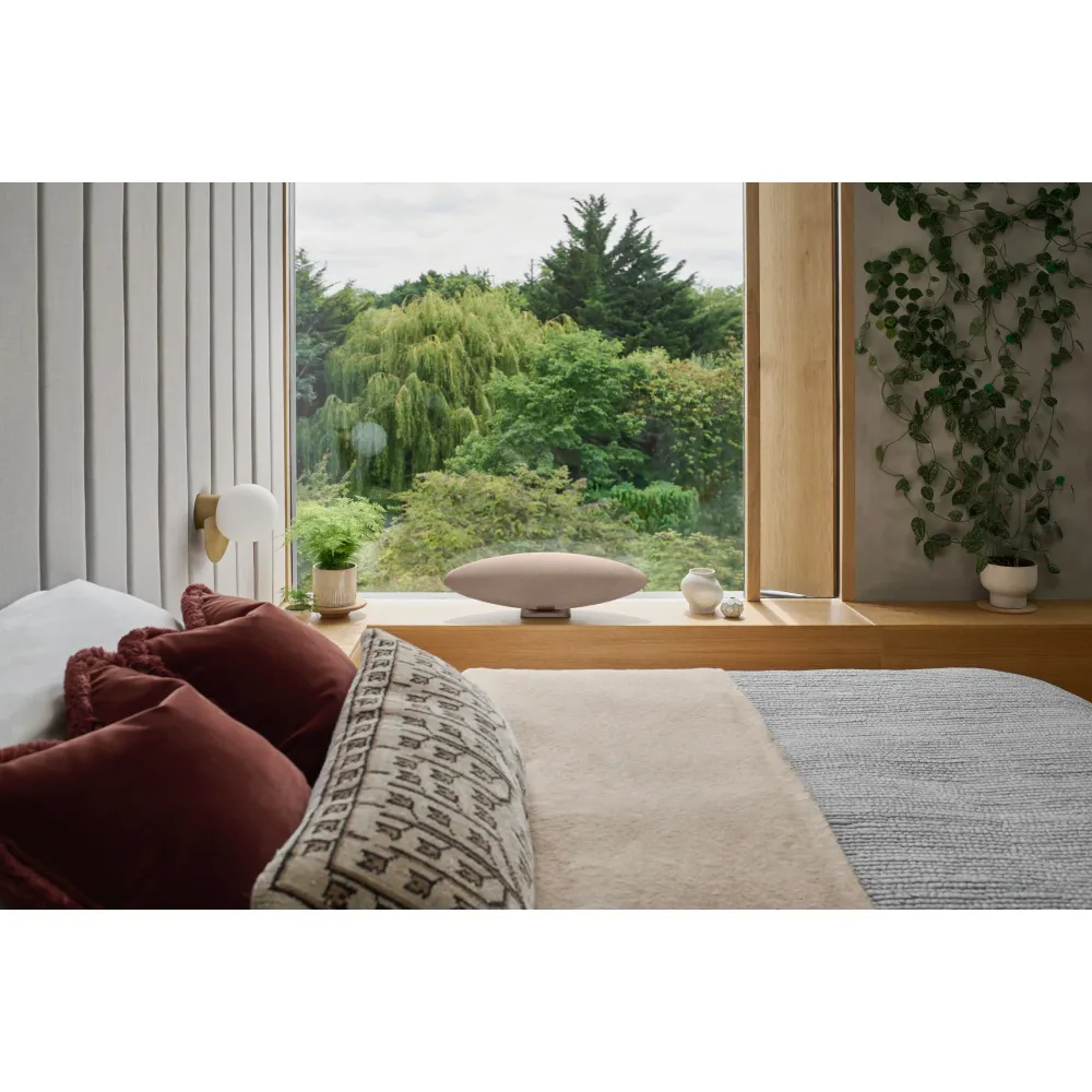 Bowers & Wilkins Zeppelin Pro Edition Solar Gold