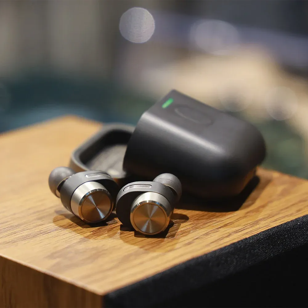 Bowers & Wilkins PI7 Charcoal