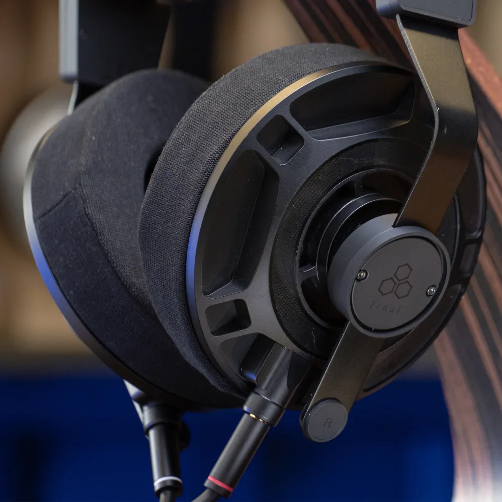 Final Audio D7000 Black