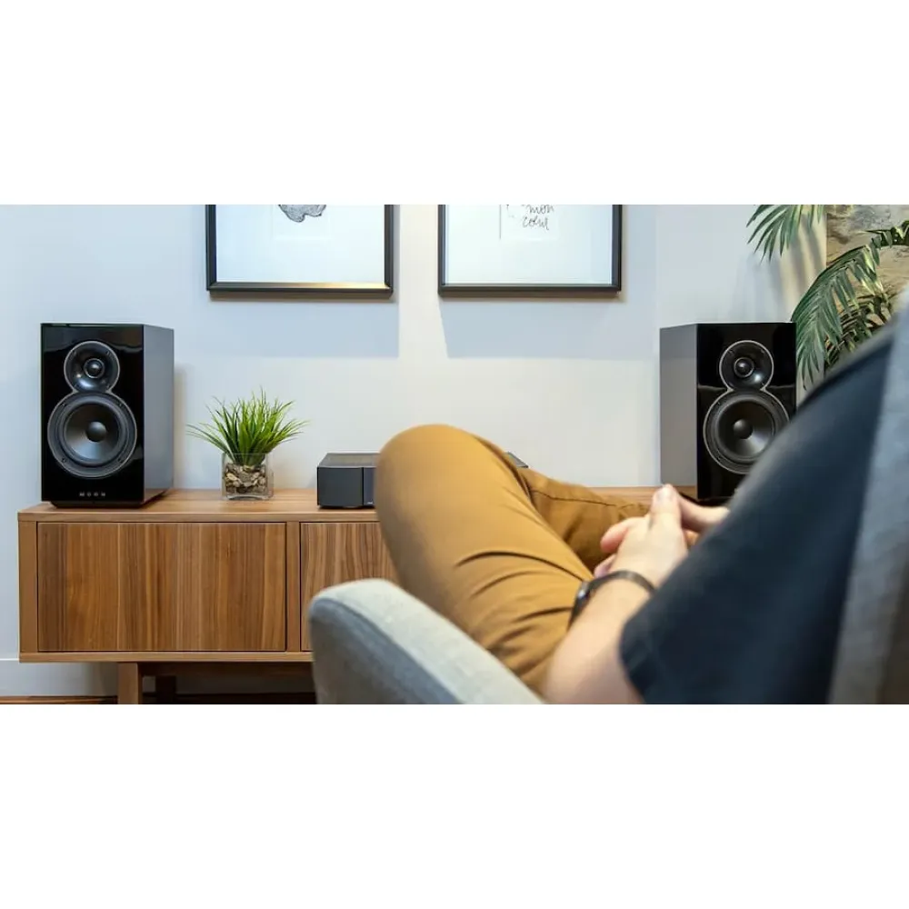 Moon by Simaudio Voice 22 Gloss Black