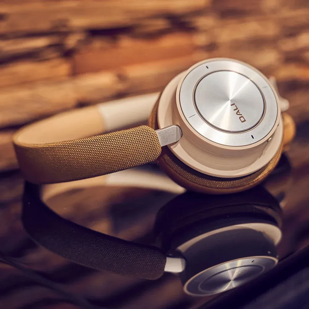 Dali IO-8 Caramel White