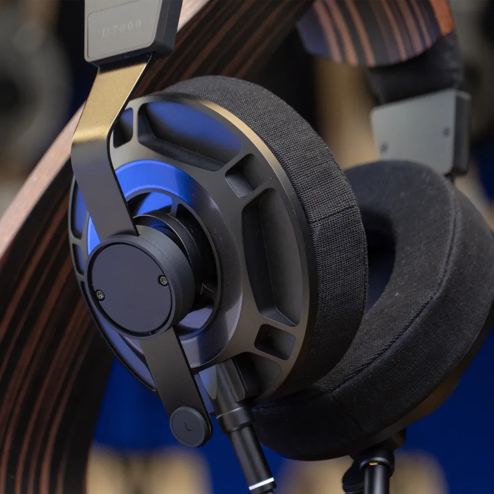 Final Audio D7000 Black