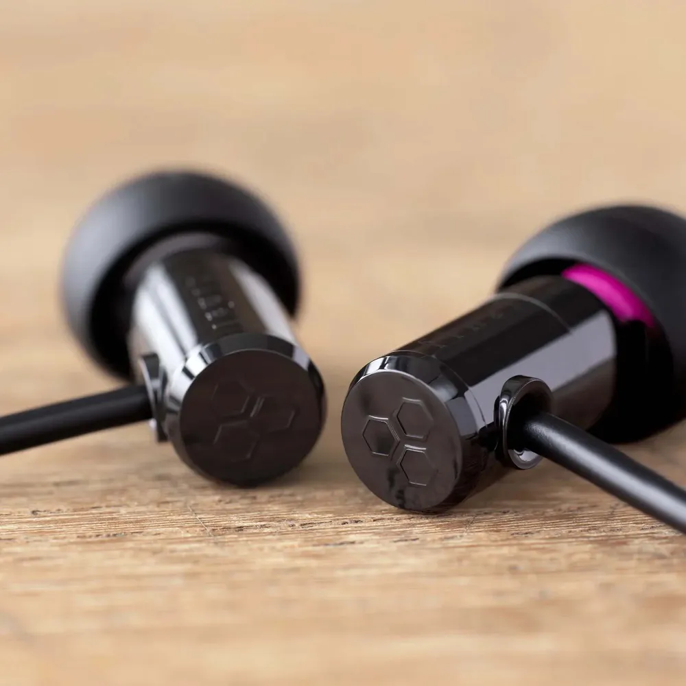 Final Audio E500 Black