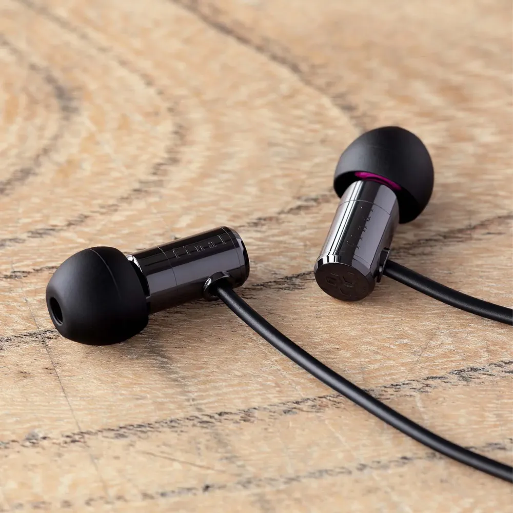 Final Audio E500 Black