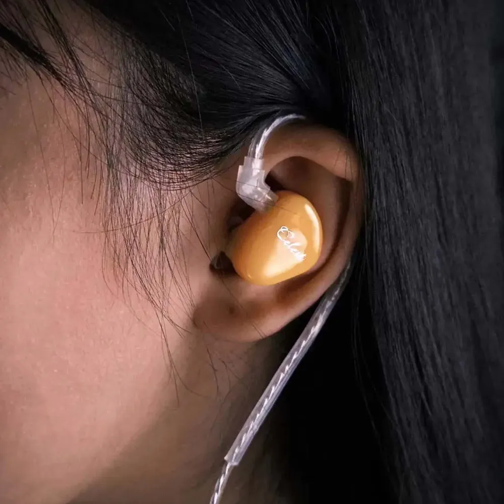 Celest Rue with mic Black