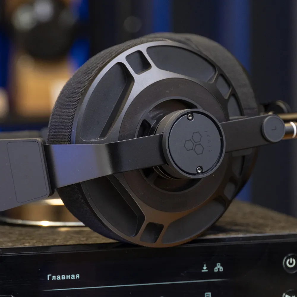 Final Audio D7000 Black